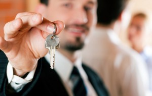 real-estate-agent-buying-house-shutterstock-small