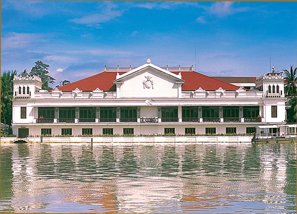 Iconic façade of the Malacañang Palace from Pasig River