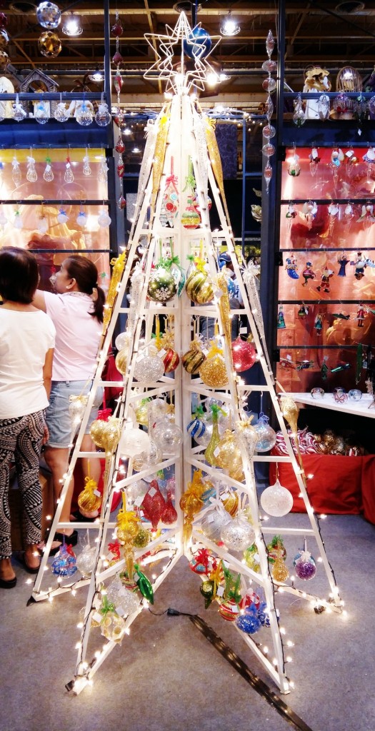 7_decor-balls-christmas-tree
