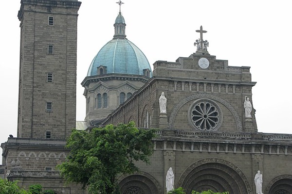 Façade of Manila Cathedral with dome