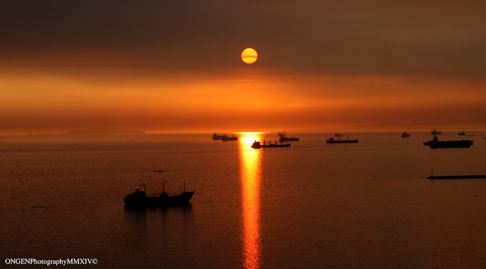 The famed Manila Bay sunset: one of the perks of living in the Bay City. Photo by Yujin via Flickr.