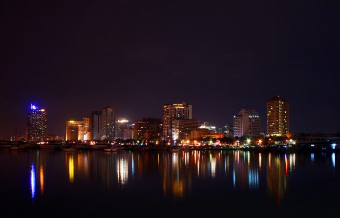 Manila Skyline_Vanessa David_Wikimedia Commons