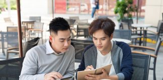 Connect with Clients Through Storytelling: A Broker’s Guide connect with clients through storytelling