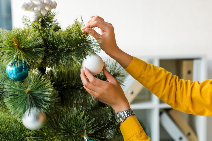 Spending Christmas Alone? Here's Why You Should Still Decorate Your Home - Vimarsana News